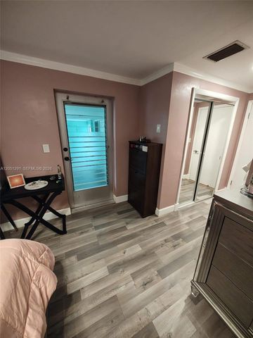 2418 Scott St, Hollywood, FL 33020