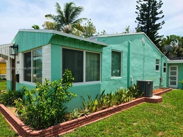 2418 Scott St, Hollywood, FL 33020