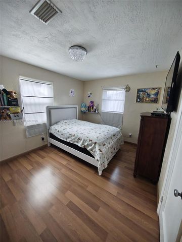 2418 Scott St, Hollywood, FL 33020