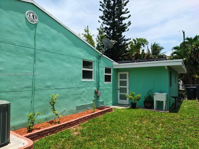 2418 Scott St, Hollywood, FL 33020