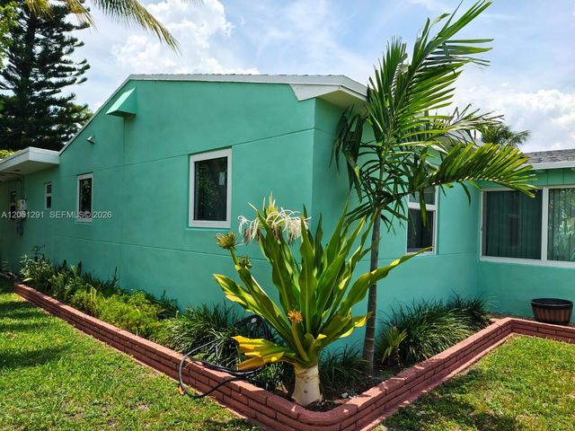 2418 Scott St, Hollywood, FL 33020