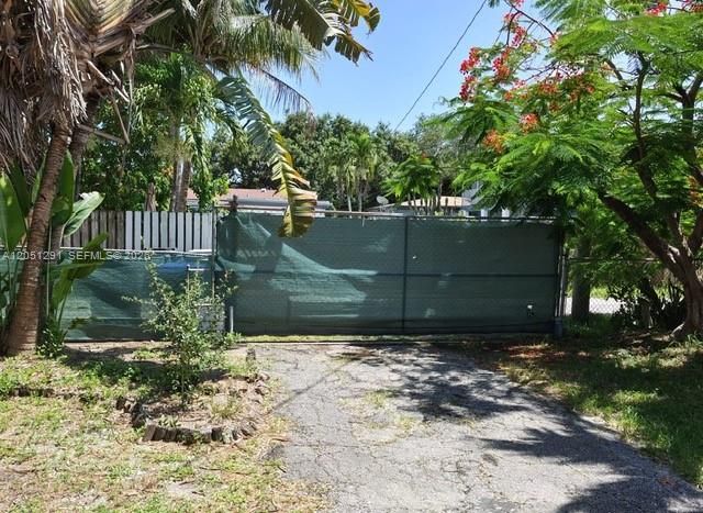 2418 Scott St, Hollywood, FL 33020