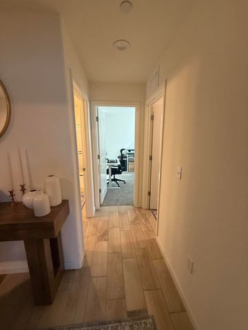 2121 E Oak Avenue, Visalia, CA 93292
