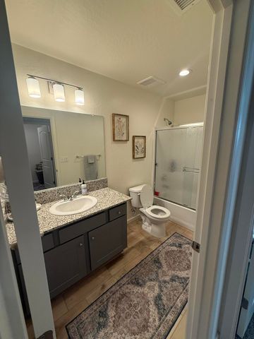2121 E Oak Avenue, Visalia, CA 93292