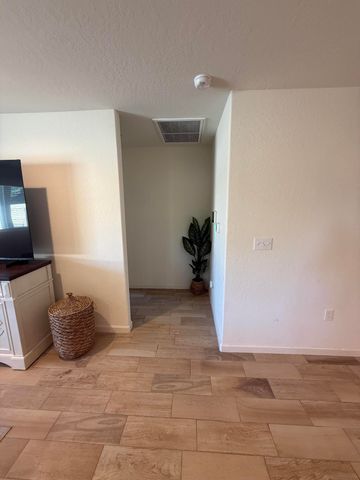 2121 E Oak Avenue, Visalia, CA 93292