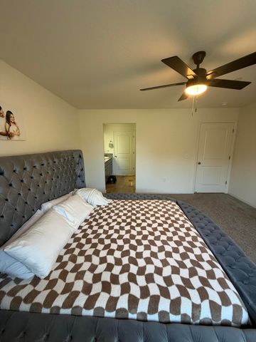 2121 E Oak Avenue, Visalia, CA 93292