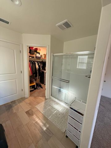 2121 E Oak Avenue, Visalia, CA 93292