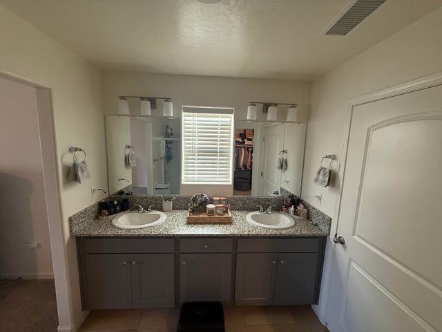 2121 E Oak Avenue, Visalia, CA 93292