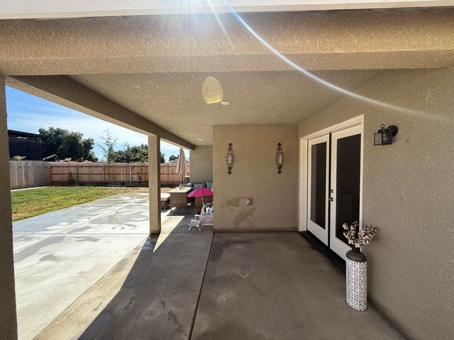 2121 E Oak Avenue, Visalia, CA 93292