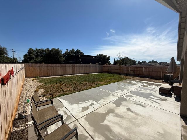 2121 E Oak Avenue, Visalia, CA 93292