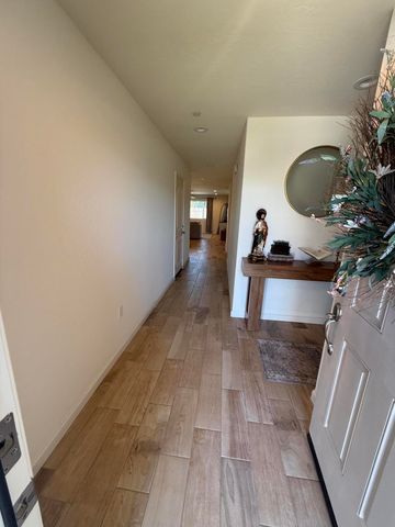 2121 E Oak Avenue, Visalia, CA 93292