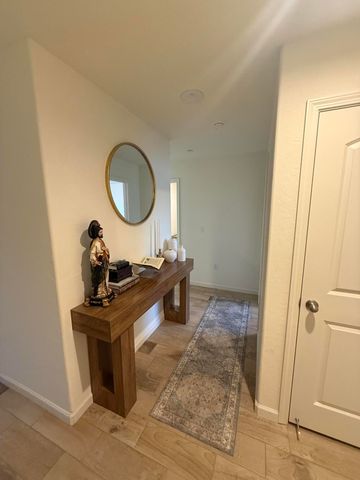 2121 E Oak Avenue, Visalia, CA 93292