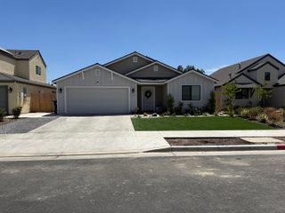 2121 E Oak Avenue, Visalia, CA 93292