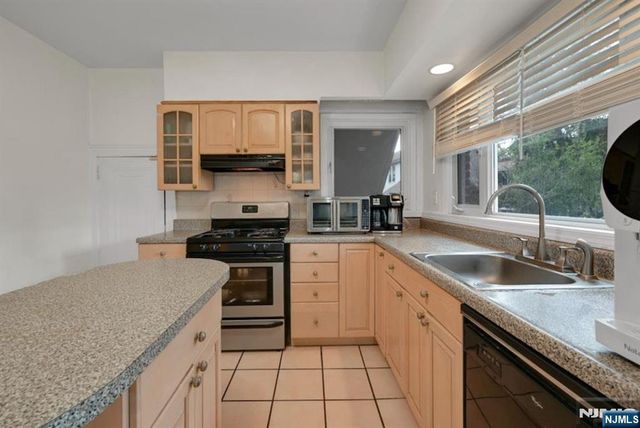 497 Oakdene Avenue, Ridgefield, NJ 07657