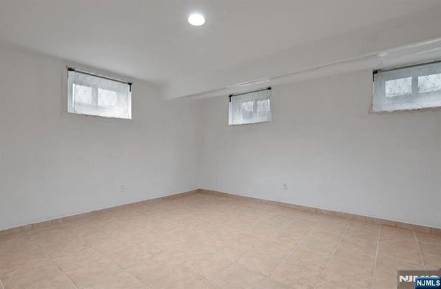 497 Oakdene Avenue, Ridgefield, NJ 07657