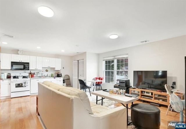 497 Oakdene Avenue, Ridgefield, NJ 07657