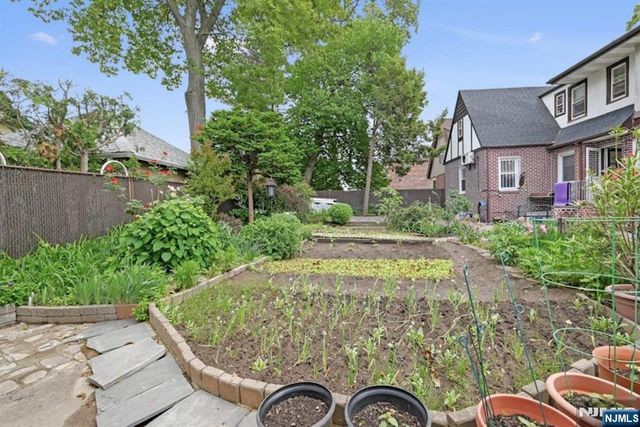 497 Oakdene Avenue, Ridgefield, NJ 07657