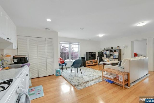 497 Oakdene Avenue, Ridgefield, NJ 07657