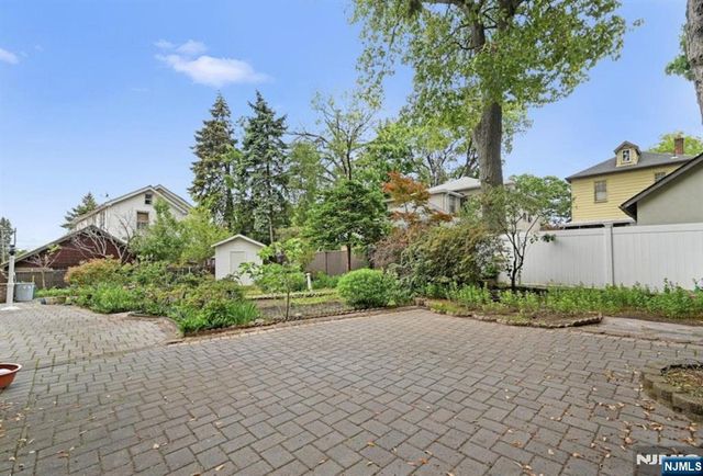 497 Oakdene Avenue, Ridgefield, NJ 07657