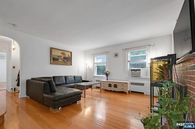 497 Oakdene Avenue, Ridgefield, NJ 07657