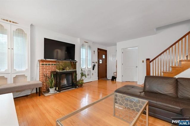 497 Oakdene Avenue, Ridgefield, NJ 07657