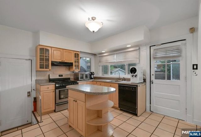 497 Oakdene Avenue, Ridgefield, NJ 07657