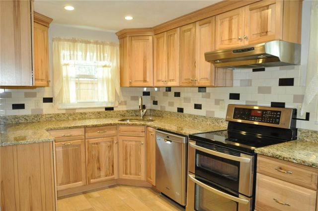 336 Glencoe Dr., West Mifflin, PA 15122