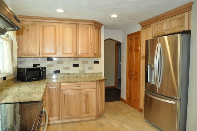 336 Glencoe Dr., West Mifflin, PA 15122