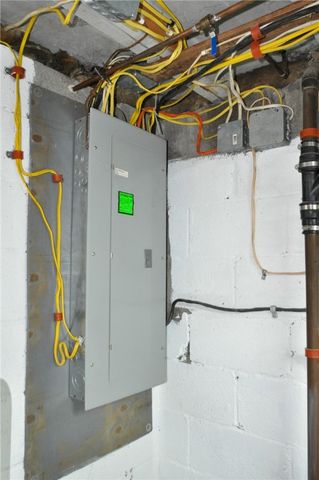 336 Glencoe Dr., West Mifflin, PA 15122