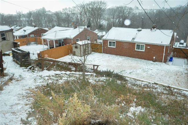 336 Glencoe Dr., West Mifflin, PA 15122