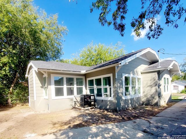 2710 E Houston St, San Antonio, TX 78202