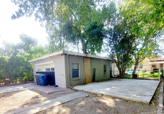 2710 E Houston St, San Antonio, TX 78202