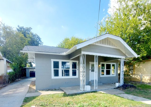 2710 E Houston St, San Antonio, TX 78202