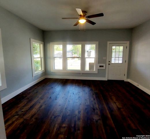 2710 E Houston St, San Antonio, TX 78202