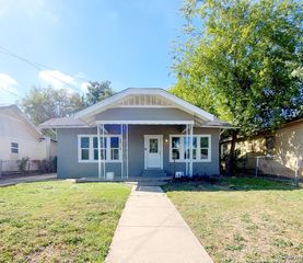 2710 E Houston St, San Antonio, TX 78202
