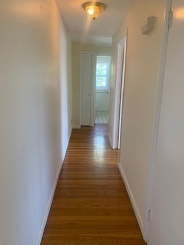 16 Abington Ave 1R, Holbrook, MA 02343