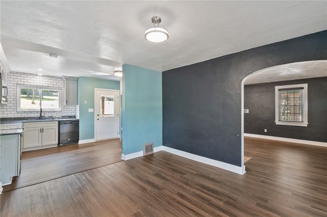 148 Longvue Dr, Ross Twp, PA 15237