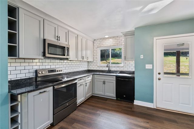 148 Longvue Dr, Ross Twp, PA 15237