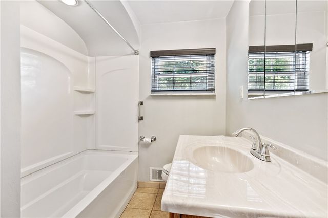 148 Longvue Dr, Ross Twp, PA 15237