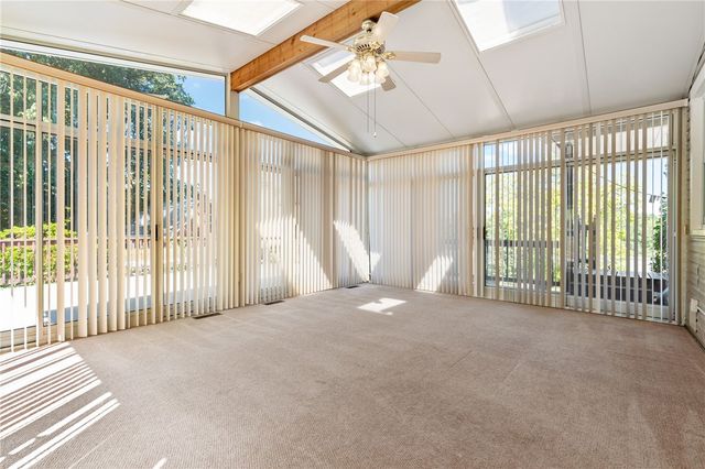 148 Longvue Dr, Ross Twp, PA 15237