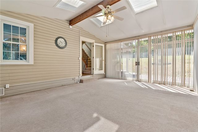 148 Longvue Dr, Ross Twp, PA 15237