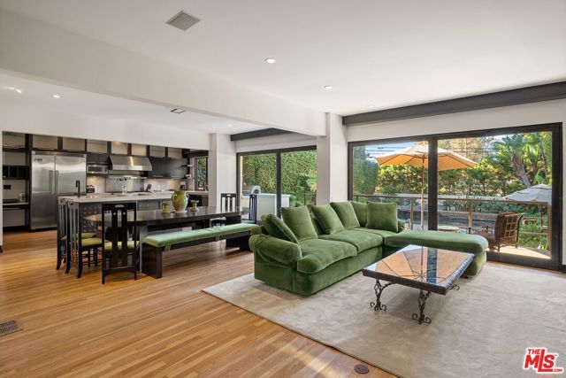 215 S Anita Avenue, Los Angeles, CA 90049