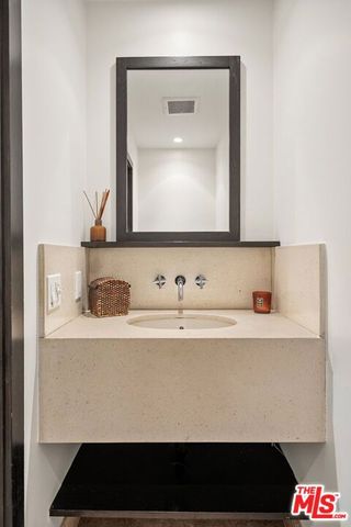 215 S Anita Avenue, Los Angeles, CA 90049