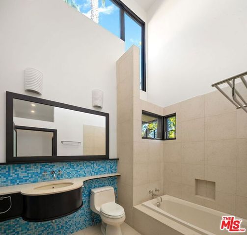 215 S Anita Avenue, Los Angeles, CA 90049