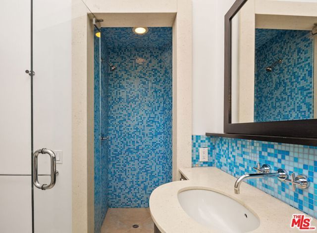 215 S Anita Avenue, Los Angeles, CA 90049