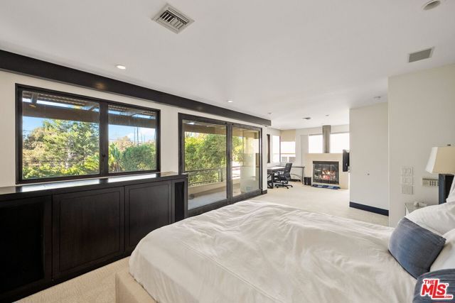 215 S Anita Avenue, Los Angeles, CA 90049