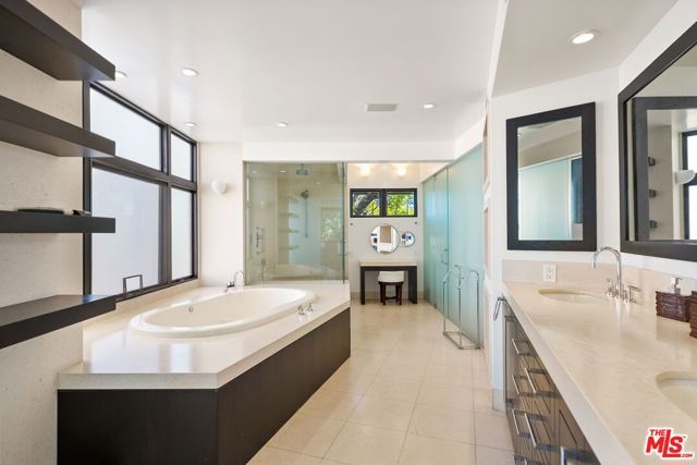 215 S Anita Avenue, Los Angeles, CA 90049