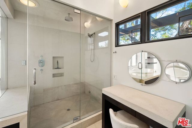 215 S Anita Avenue, Los Angeles, CA 90049