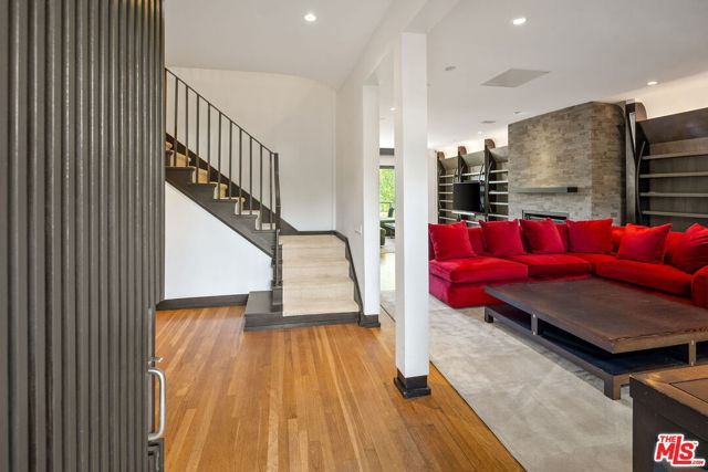 215 S Anita Avenue, Los Angeles, CA 90049