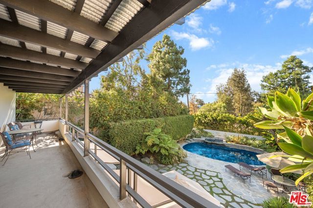 215 S Anita Avenue, Los Angeles, CA 90049